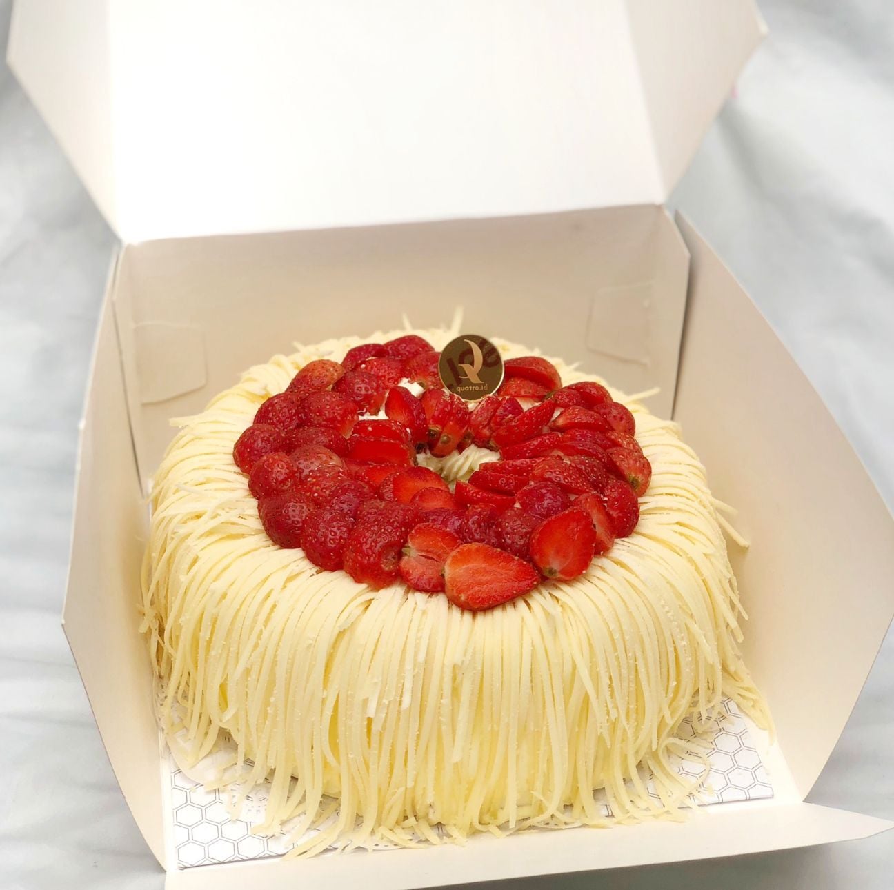 Cheese Chiffon with Strawberry (22cm)
